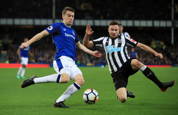 在这样背景 在这样背景